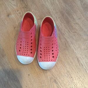 Native Kids Sneakers in Pink and White